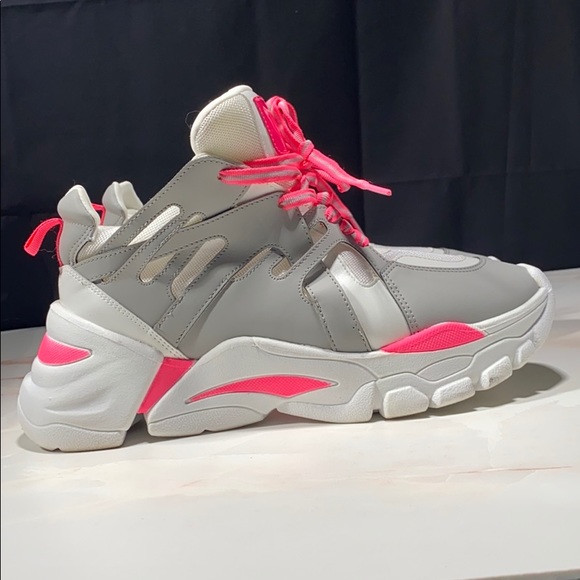 Sneakers - Picture 6 of 7